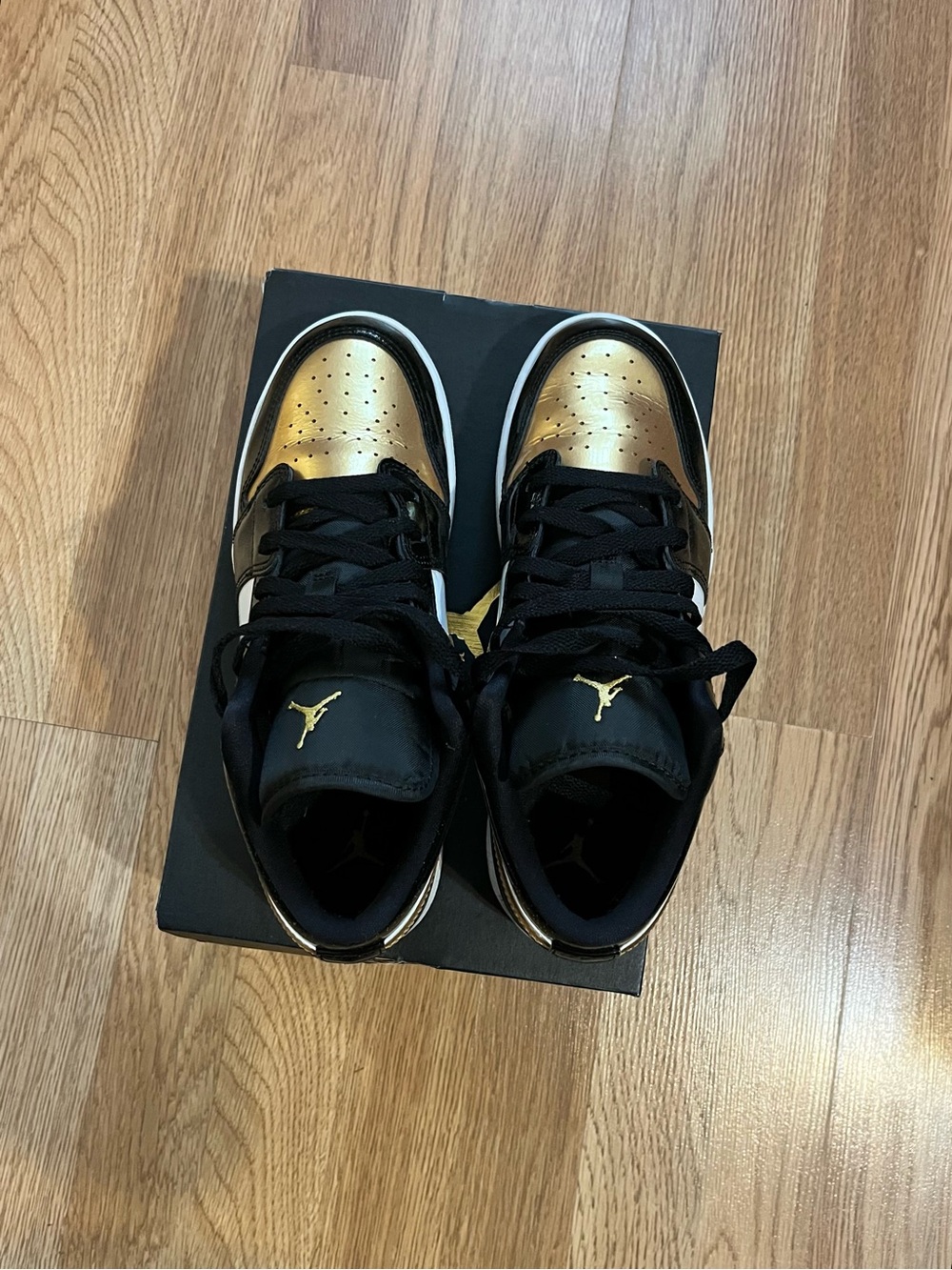 Jordan 1s Kids - Black & Gold - Picture 4 of 5